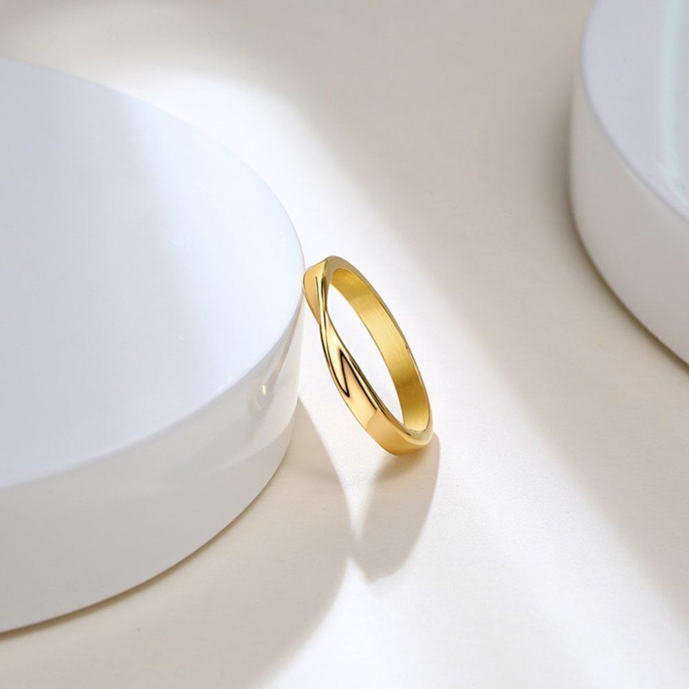 Gold Mobius Infinity Band Twist Ring‎